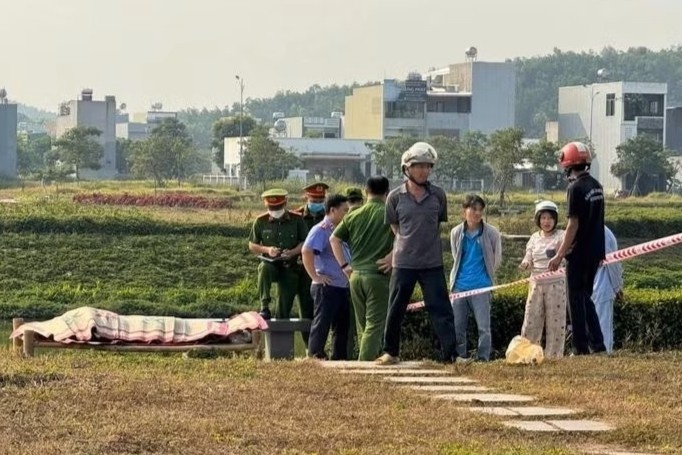 Phat hien thi the be gai 15 tuoi duoi ho sinh thai hinh anh