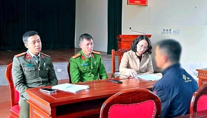 Xu ly nguoi dung mang xa hoi binh luan tieu cuc, chia se tin gia hinh anh