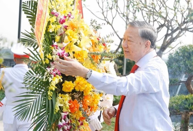 Tong Bi thu, Chu tich nuoc dang huong Tong Bi thu Ha Huy Tap hinh anh
