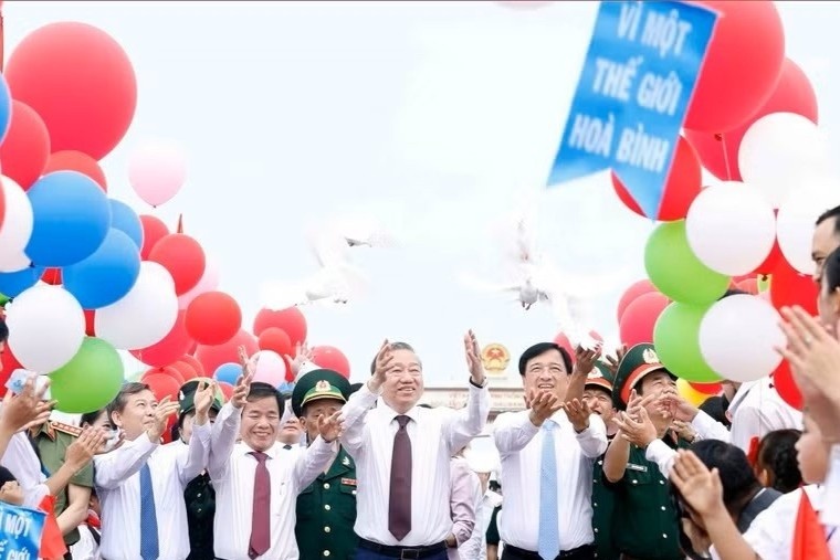 Tong Bi thu, Chu tich nuoc du Le thuong co 'Thong nhat non song' hinh anh