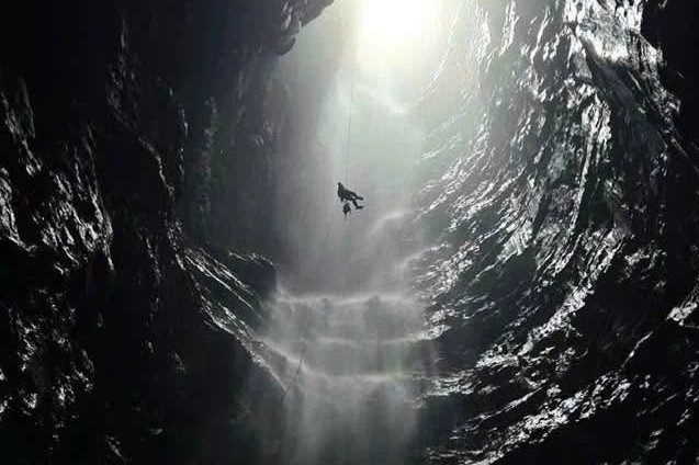 Phat hien hang dong co thac nuoc cao 350 m tai Phong Nha - Ke Bang hinh anh