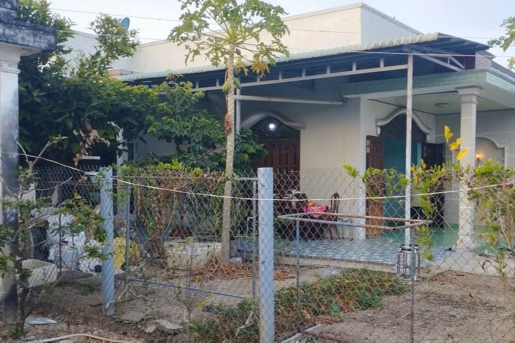 Vo dung bua danh chong tu vong hinh anh