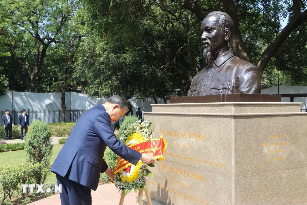 Tong Bi thu anh 2