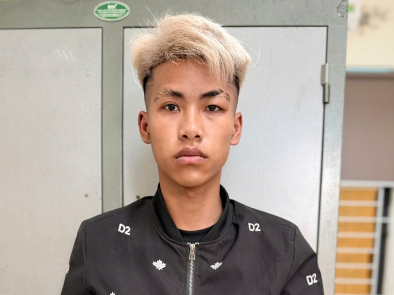 Thieu nu 17 tuoi,  phong toc do cao,  chat bien xe may anh 3