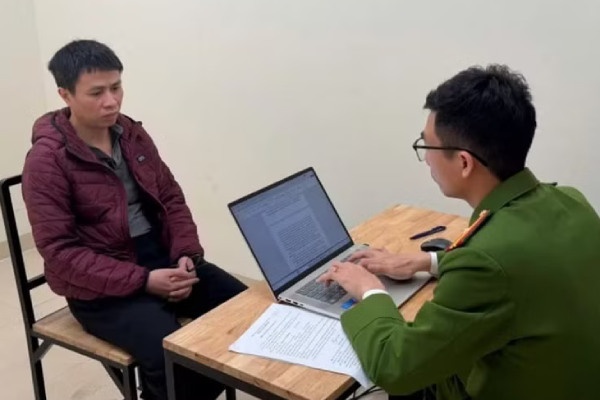Cach thuc rua tien cua vo chong giam doc san xuat, buon ban hang gia hinh anh