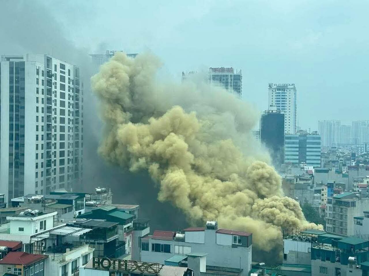 Khoi boc len ngun ngut tai vu chay quan karaoke o Ha Noi hinh anh