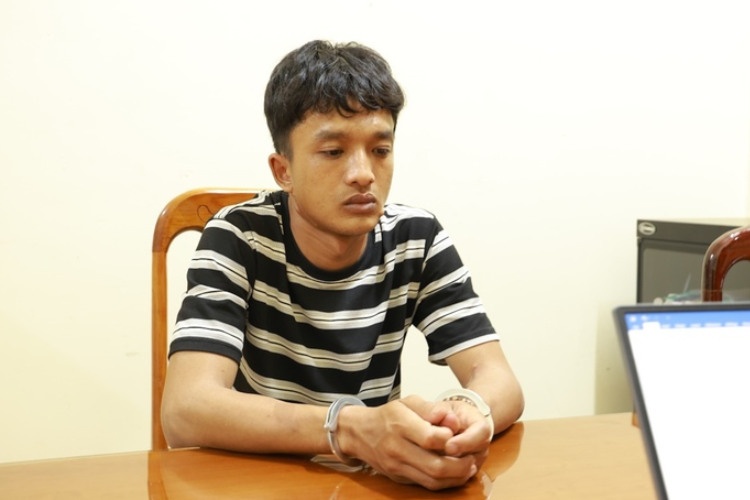 Bat thanh nien nua dem len vao nha khong che cu ba, cuop tien va vang hinh anh