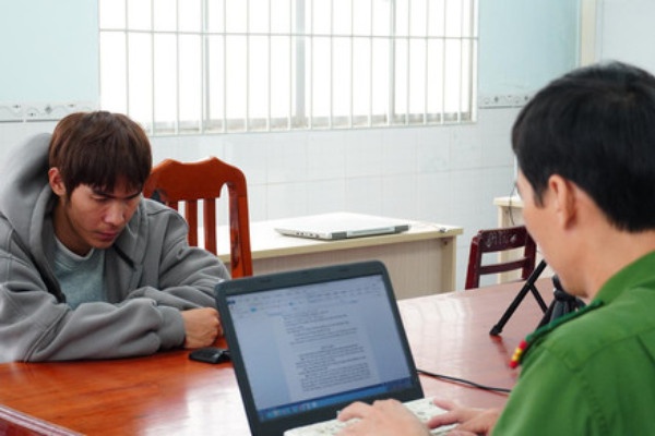 Bat doi tuong thuc hien 3 vu cuop giat day chuyen trong mot thang hinh anh