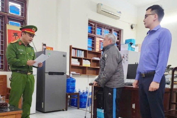 Ban 'chui' 16 thua dat, nguyen bi thu va truong thon bi khoi to hinh anh