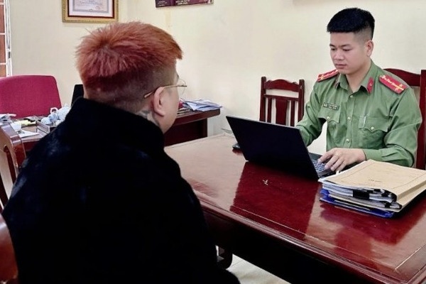 Cap vo chong tre tham gia duong day danh bac xuyen quoc gia hinh anh