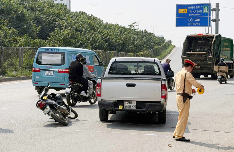 Bat khan cap,  tai xe ban tai anh 2