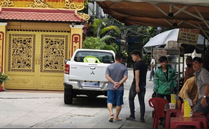 Bat nghi pham nem 'bom xang', dam nguoi trong thuong hinh anh