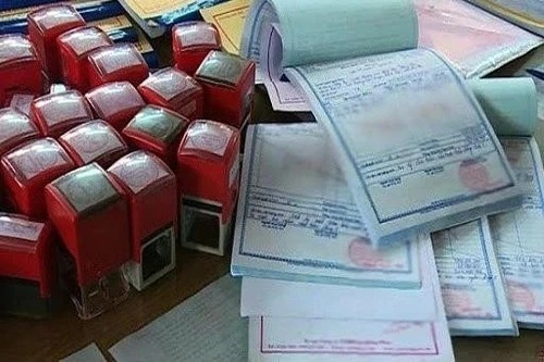 Khoi to doi tuong mua ban trai phep hoa don hinh anh