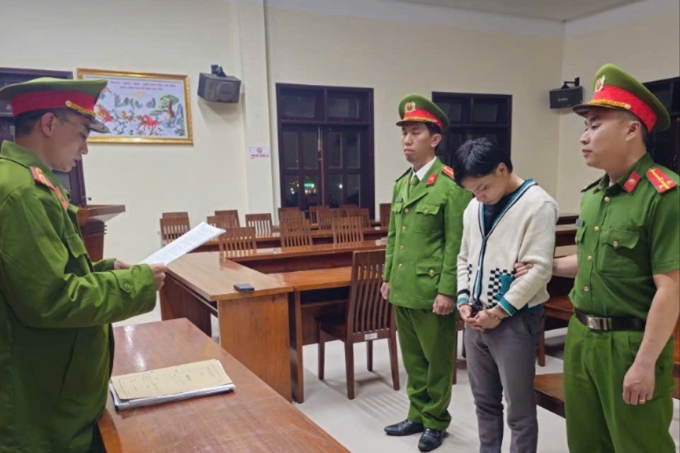 lao xe cay xang,  7 nguoi bi thuong,  nha xe Phuong Trang anh 2