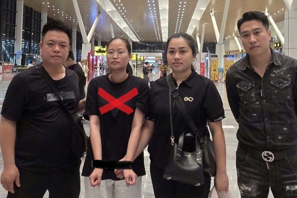 Bat giu mot nu quai nguoi Hai Phong theo lenh truy na dac biet hinh anh