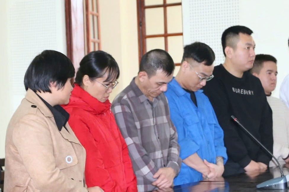 tay trang,  Tien lua dao,  Campuchia anh 3