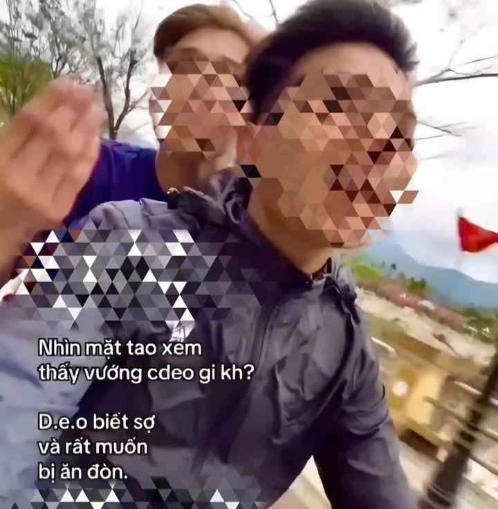 khong doi mu bao hiem anh 1