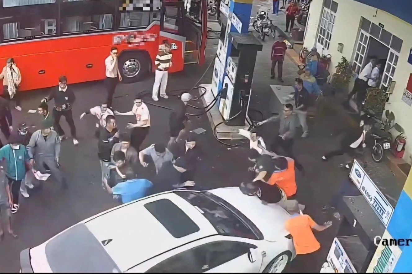 Thong tin moi vu doi tuong lao xe vao cay xang khien 7 nguoi bi thuong hinh anh