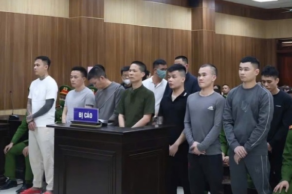 Trum giang ho Thanh Hoa Y 'Eng' va dan em linh an hinh anh