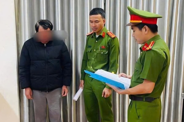 Lien tiep ban thuc pham chua chat cam, chu co so kinh doanh bi khoi to hinh anh