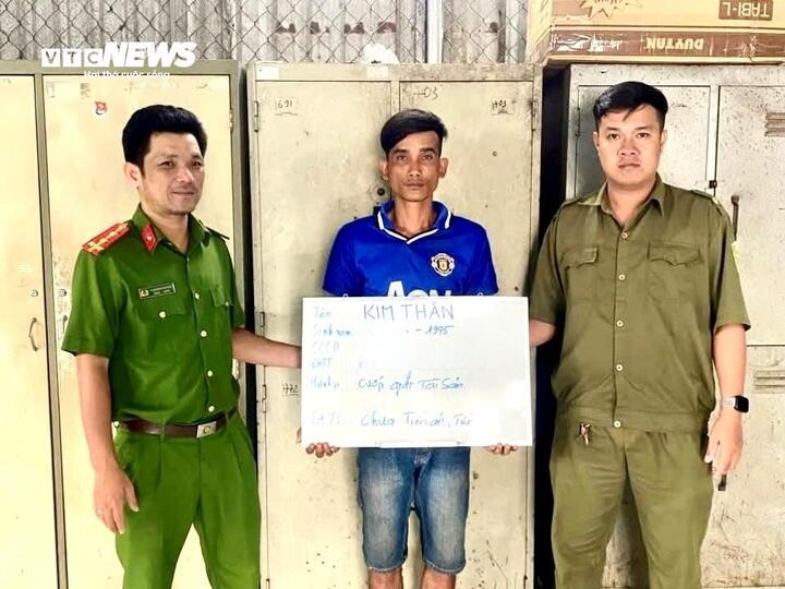 Bat doi tuong,  Giat day chuyen vang anh 1