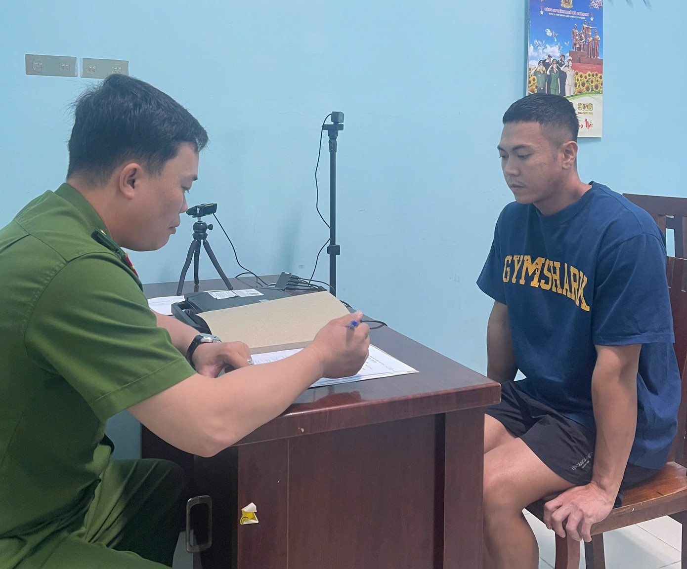 nhan vien giao hang,  tai TP.HCM anh 1