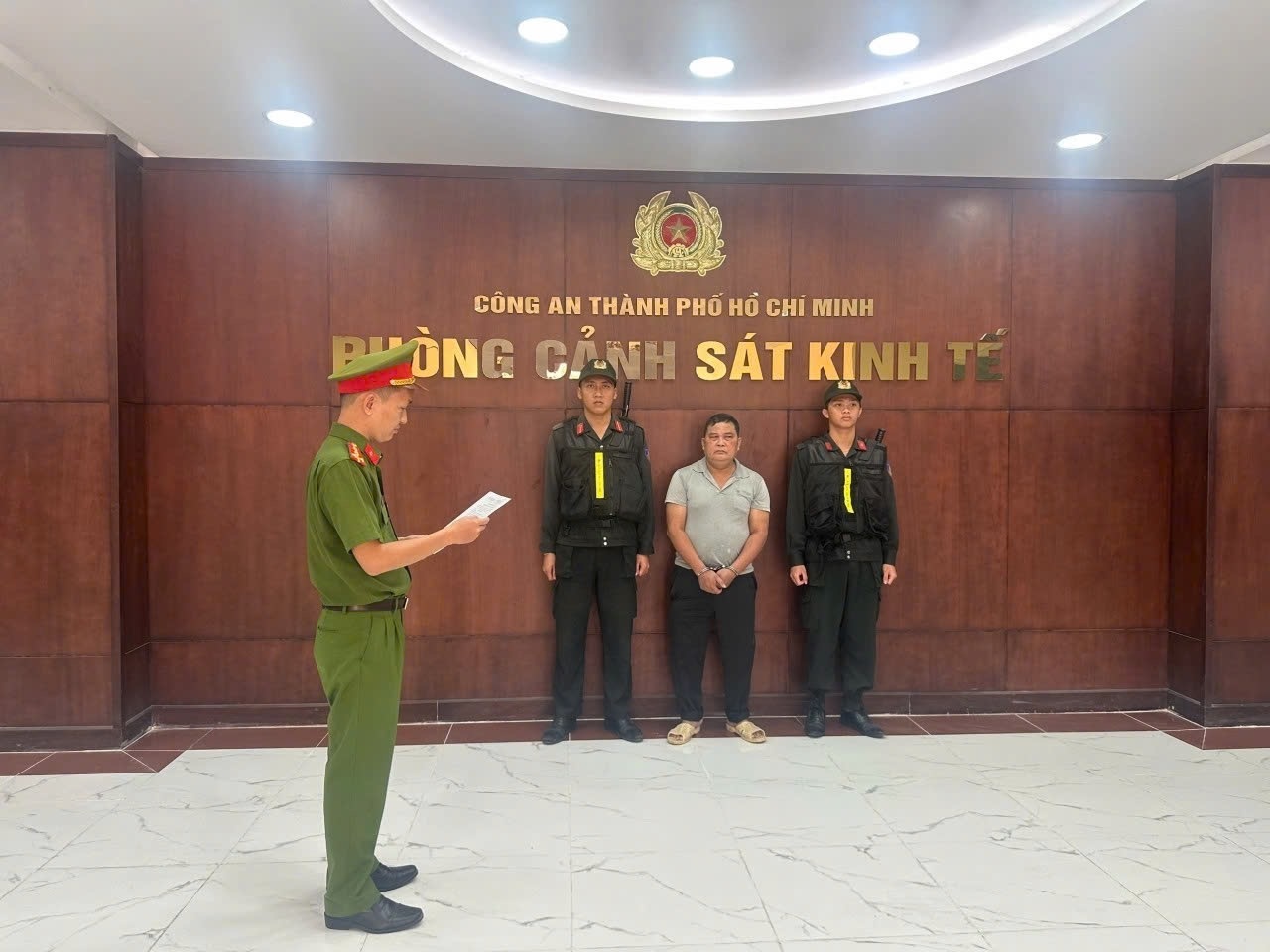 500 tan hoa chat,  doc hai,  3.000 tan thit oc anh 1