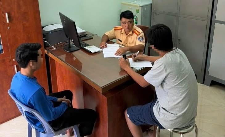 tai xe danh nhau,  chay mau dau anh 2