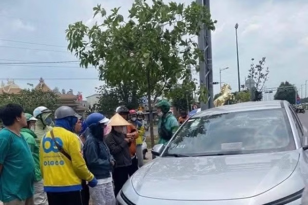 Phat hien tai xe tu vong bat thuong trong oto o TP.HCM hinh anh