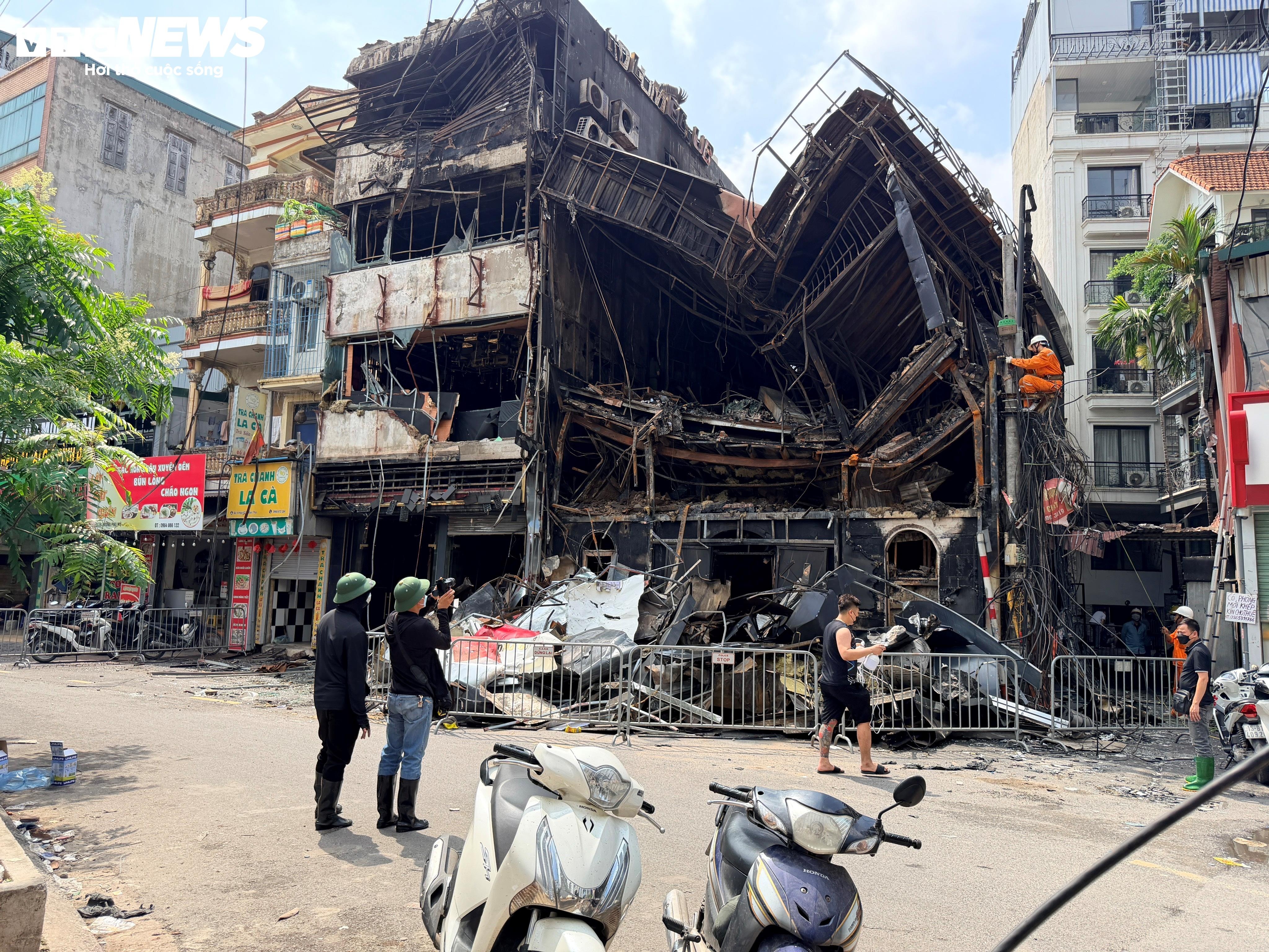chay quan karaoke anh 8
