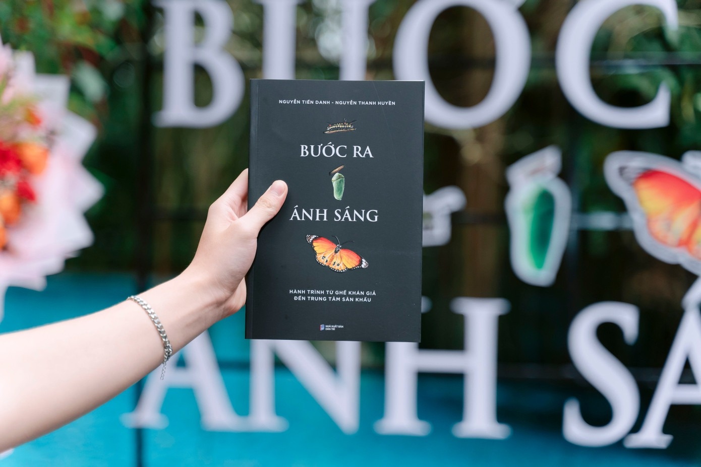 Da den luc buoc ra anh sang hinh anh