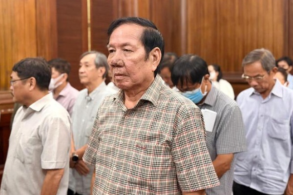 Vu dat Ben Van Don: Cuu lanh dao nhan hoi lo 300.000 USD roi mua oto hinh anh