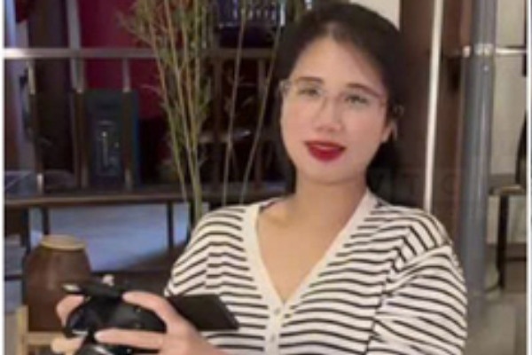 Dung TikTok quang cao vay tien, 2 co gai lua dao chiem doat tai san hinh anh