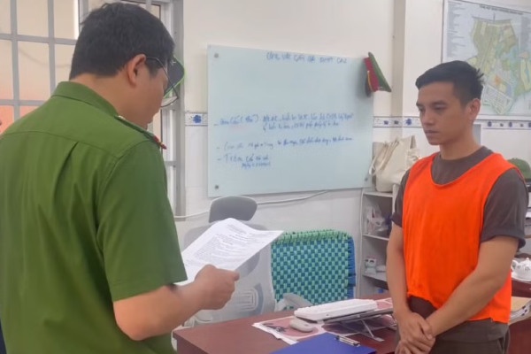 Bat tam giam 'thay tam linh' TikTok lua dao giai nghiep hinh anh