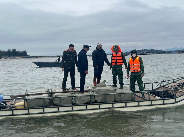 Van chuyen 800 kg,  Nam lon dong lanh,  Nhap lau anh 1