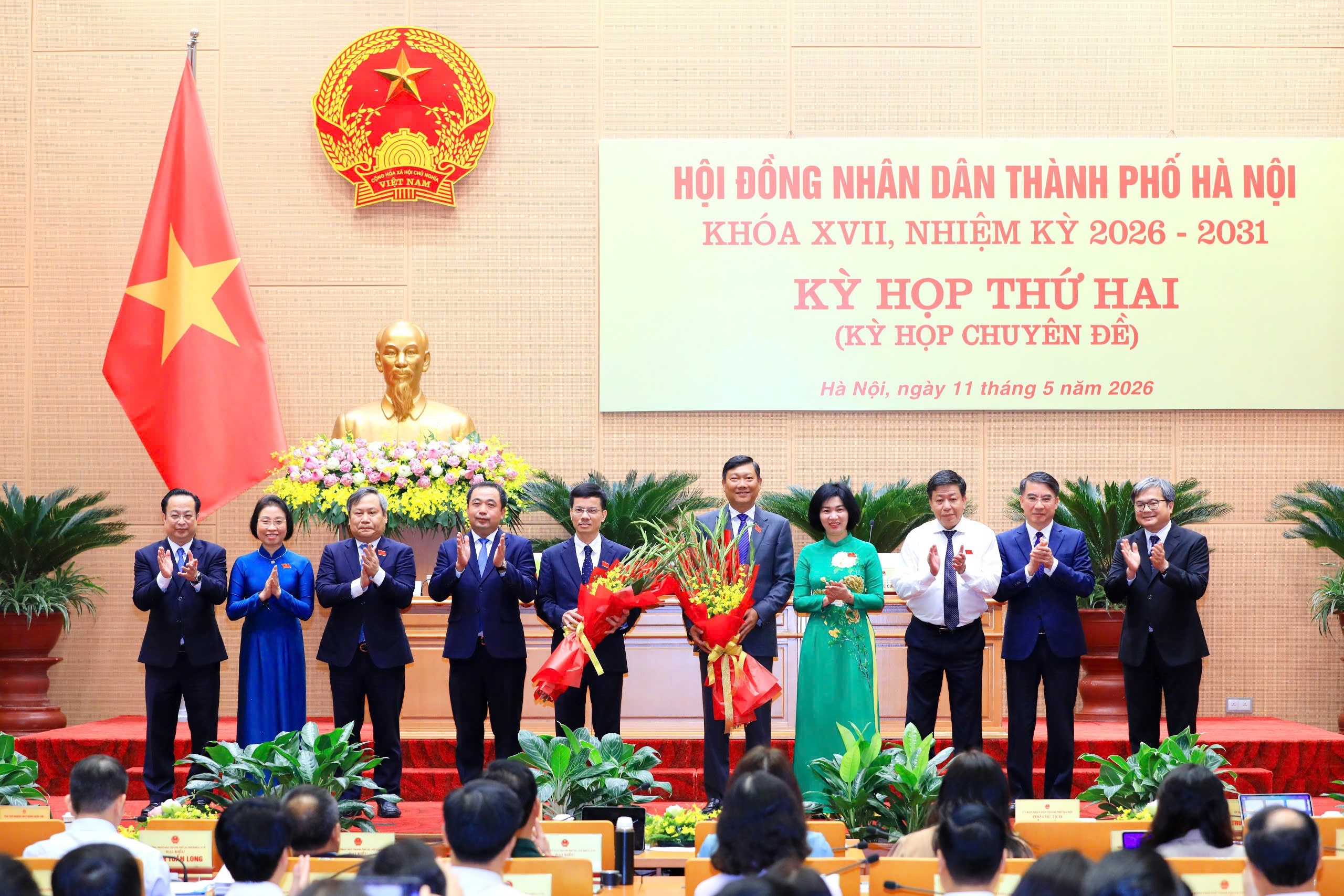 Ha Noi co them 2 Pho chu tich UBND thanh pho hinh anh