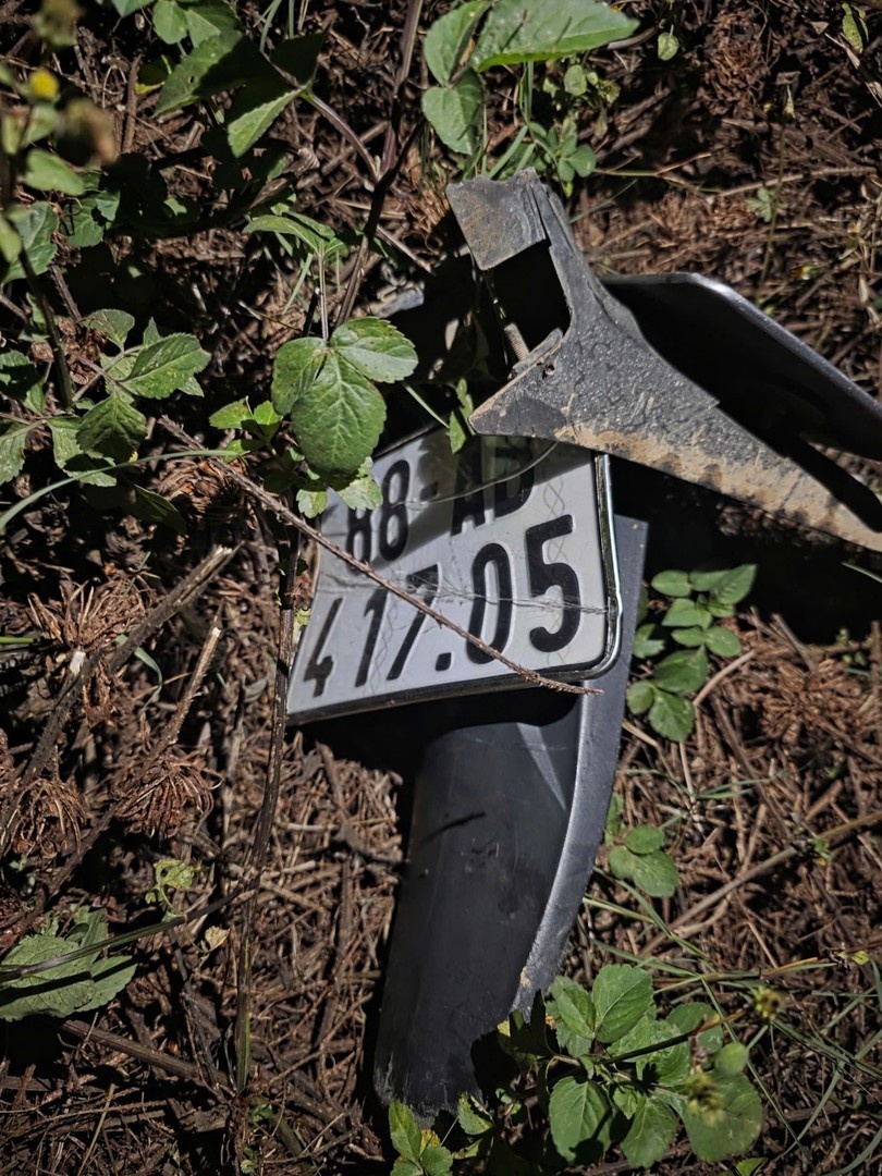 Thieu nu 17 tuoi,  phong toc do cao,  chat bien xe may anh 4