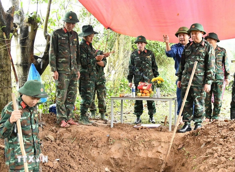 Phat hien,  hai cot liet sy anh 1