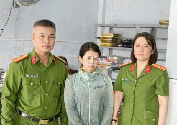 Bat tam giam chu hui lua dao tren 300 trieu dong hinh anh