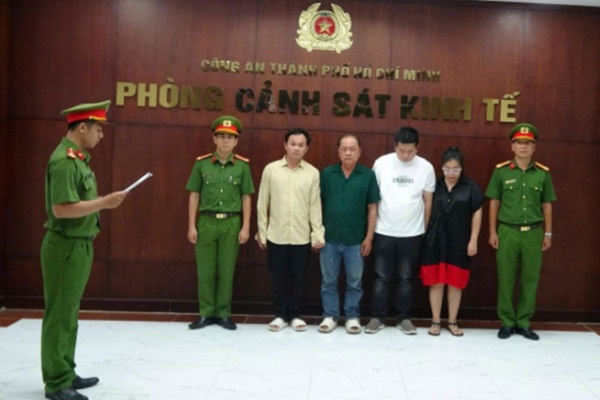 Bat 4 nguoi o TP.HCM dung axit cong nghiep pha che thanh giam Han Quoc hinh anh