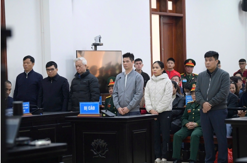 San bay Nha Trang,  Nguyen Van Hau,  Hau Phao,  Ngan hang Quan doi,  MB Bank,  Giam doc MB Bank,  Chu tich MB Bank,  Dau tu Nam A,  Cong ty Nam A,  Doanh nghiep Nam A,  Giam doc Nam A,  Tap doan Phuc Son anh 1