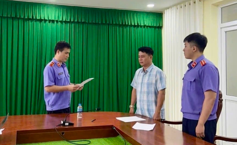 Bat tam giam nguyen Pho Thu truong co quan CSDT Cong an huyen Tra On hinh anh