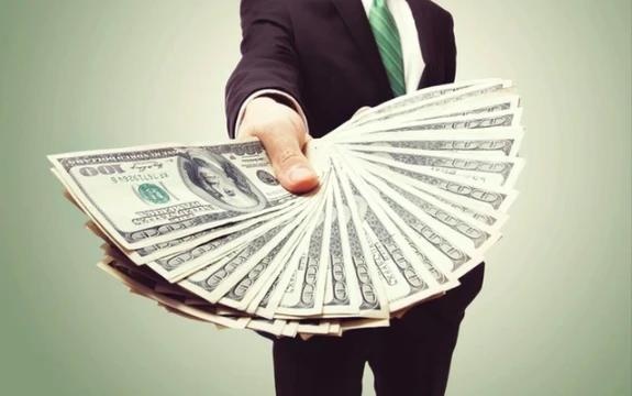 Cuu can bo Hai quan cam 2 ty chay tai ngoai cho giam doc doanh nghiep hinh anh