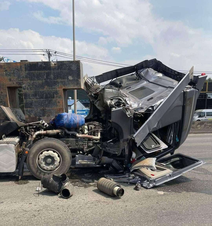 Thung sat roi,  de bep xe anh 1