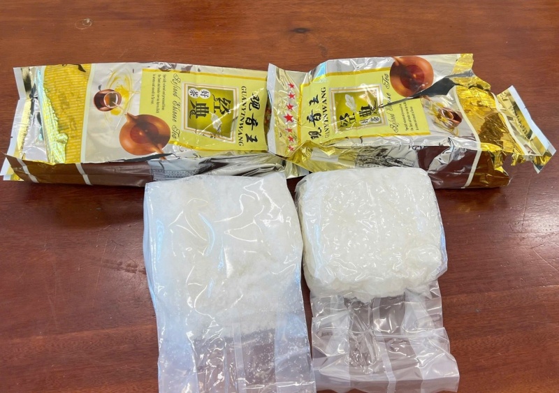 Hut chan khong,  2 kg ma tuy anh 2