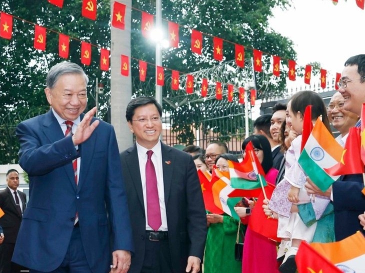 Tong Bi thu, Chu tich nuoc gap go cong dong nguoi Viet Nam tai An Do hinh anh