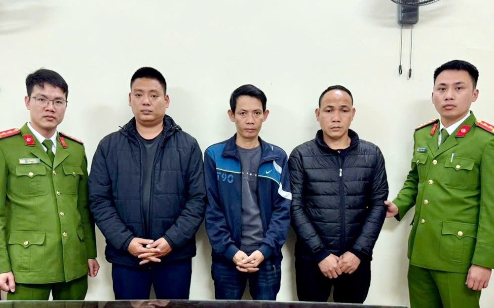 Bat khan cap,  3 doi tuong,  danh tai xe anh 1