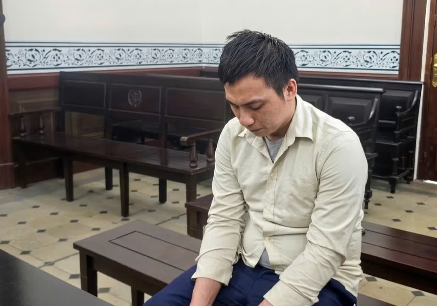 Linh an chung than vi sat hai chong cua ban gai hinh anh