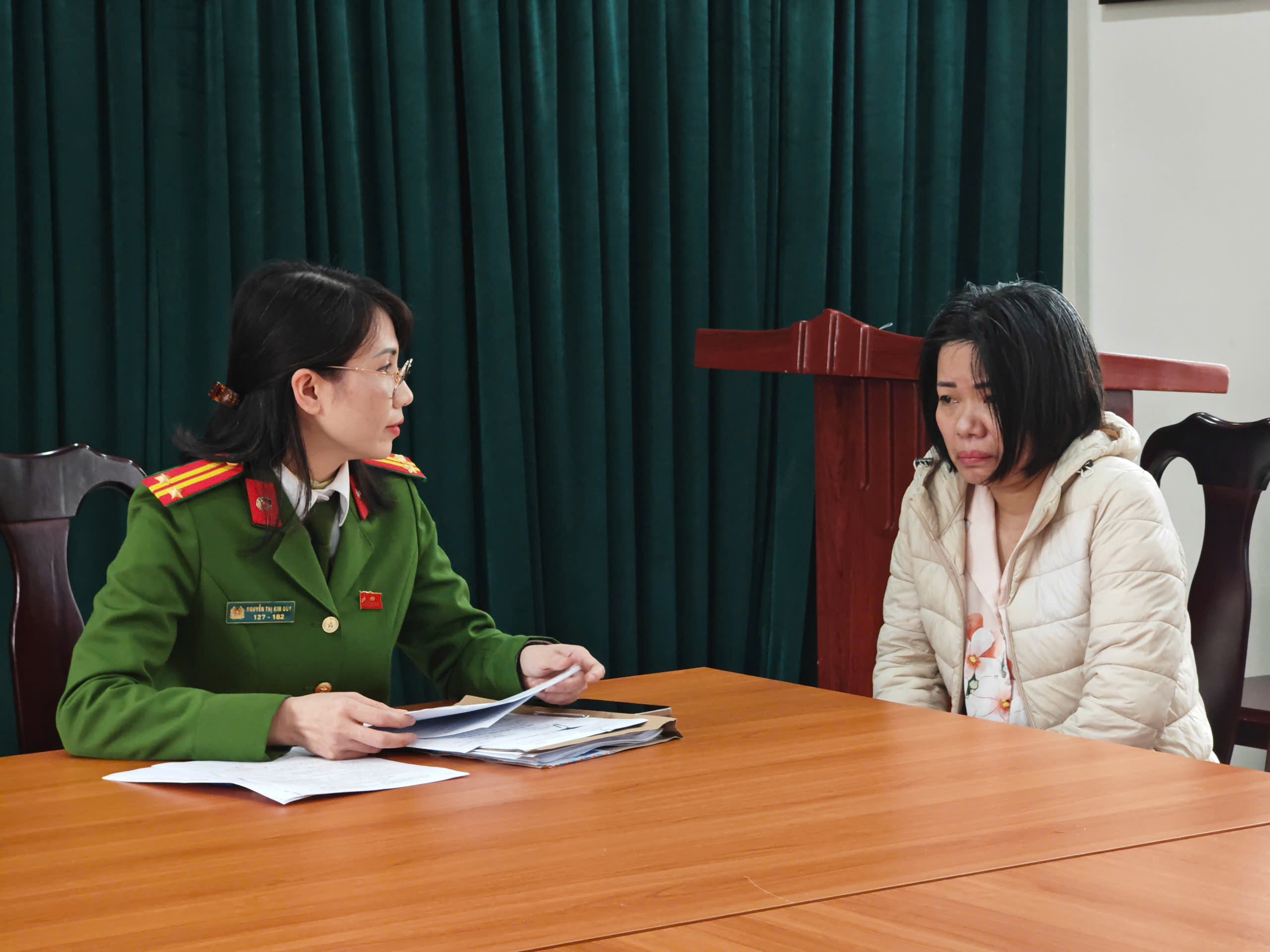 Khoi to, bat tam giam nu giup viec bao hanh cu ba 82 tuoi hinh anh