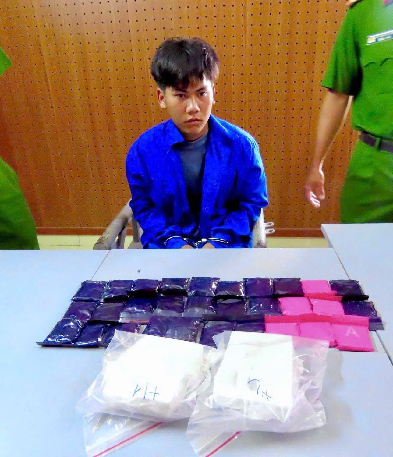 Triet pha,  Duong day ma tuy,  Xuyen bien gioi anh 2